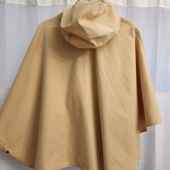 VTG Anne Klein for Robinson & Golluber poncho cape. - Picture 4 of 9